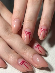 nails design bow Nail Design Not Acrylic, Red Ribbon Nail Designs, Nail Art Designs Coquette, Red Nails Pink Bow, Bow Detail Nails, Ribbon Nails Art, Ribbon Nails Aesthetic, Cute Nail Art Simple, Nails Ribbon Design