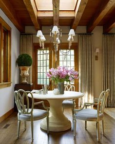 The Glencoe Home by James Thomas LLC | 1stDibs Classic Dining Room Decor, English Country Design, Round Outdoor Table, Dining Room Decor Ideas, Dining Banquette, Classic Dining Room, Upstairs Bedroom, Atlanta Homes