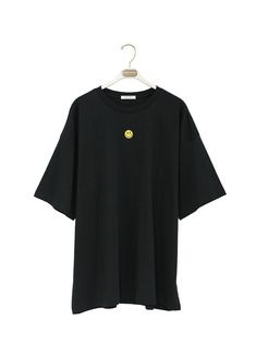 Oversized longer length 100% cotton T-shirt with smiley face patch on front chest. Kitsch cute design and comfortable wearing. Model is wearing MINUSEY ONE SIZE. ✔️ Free worldwide express shipping over $100✔️ Loved by 6,500+ customers✔️ Limited edition collections, maximum style⠀⠀⠀⠀⠀⠀⠀⠀⠀Stay ahead of the trend with can’t-find-anywhere-else staples. Your closet will thank you 💕* MINUSEY ONE SIZE = EU 34-38, US 2-6* 100% Cotton* Dry clean* Made in Korea - Model Height: 170cm/5'7" (US2, EU34) Summer Streetwear Tops With Smiley Face, Summer Smiley Face Tops For Streetwear, Black Smiley Face Crew Neck T-shirt, Black Crew Neck T-shirt With Smiley Face, Cotton Top With Smiley Face For Streetwear, Casual Cotton T-shirt With Smiley Face, Black Smiley Face Crew Neck Top, Black Crew Neck Top With Smiley Face, Smiley Face Short Sleeve Streetwear T-shirt