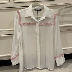 Perfect Condition Size Small White Office Shirt For Spring, White Button-up Top For Party, White Button-up Party Blouse, White Button-up Party Tops, Elegant Collared Blouse For Brunch, Spring Office Blouse In White, Chic White Button-up Blouse, Spring White Office Blouse, White Collared Blouse For Party