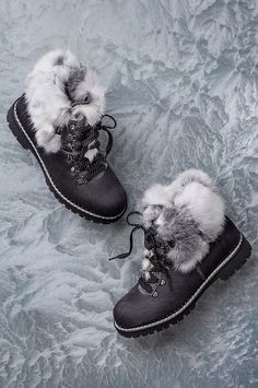 click to expand Hiker Boots, Promo Gifts, Fur Accessories, Mens Winter Boots, Beautiful Boots, Soft Summer, Sorel Winter Boot, Plaid Mini Skirt, Tres Chic