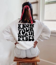 Know your worth, Gildan sweatshirt, self love, back design, crewneck sweatshirt, oversized fit, motivational quotes, women empowerment This is a unisex fit. Go down for a more fitted style Cricut Sweatshirt Ideas, Motivational Quotes Women, Church Merch, Club Merch, Nutrition Club, Cute Crewneck, Quotes Women, Trendy Crewneck, Know Your Worth