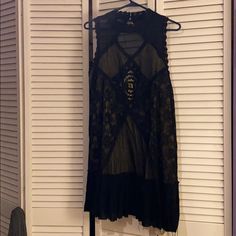 Never Worn Free People Black Dress With Cream Inlay Inside Black Sleeveless Mini Dress For Festival, Black Lace Trim Dress For Festival, Chic Black Dress For Festivals, Free People Black Dress, Boho Shift Dress, Long Sleeve Boho Dress, Free People Mini Dress, Dress Flowy, Womens Floral Dress