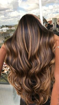 Highlights Brown Hair Balayage, Hair Caramel, Balayage Hair Caramel, Rambut Brunette, Highlights Curly Hair, Honey Brown Hair, Brown Hair Looks, Hair Color Caramel