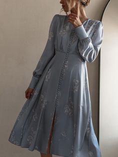 Satin Western Dresses, Satin Dresses Design, Satin Modest Dress, Aesthetic Korean Fashion, Gala Outfits, Met Gala Outfits, Fashion Outfit Ideas, Aesthetic Korean, Korean Fashion Outfits