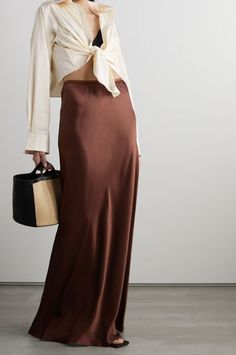 Silk Skirt Outfit Summer, Silk Maxi Skirt Outfit, Brown Skirt Outfit, Silk Skirt Outfit, Silk Slip Skirt, Brown Maxi Skirts, Skirt Outfit Summer, Modest Maxi