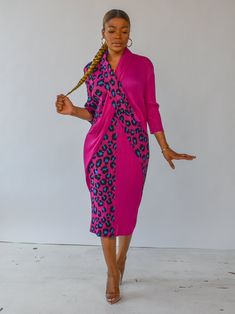 This V neck collar half Cheetah print and half solid colored Midi dress gives Class, elegance, and chic. Belt not included Fits size S-XXL (has great stretch) Need an elegant and effortless look? This is it! Style with flats, or heels. Accentuate with belt for a cinch look Length 51 inches Model is 5'2 and a size small Your browser does not support our video. Material & Style Loose fit Polyester Shipping and Returns Information WE SHIP WORLDWIDE PROCESSING TIME All orders are processed, verified Chic Belt, V Neck Collar, Neck Collar, Dress First, Pleated Dress, Cheetah Print, Loose Fitting, Midi Dress, V Neck