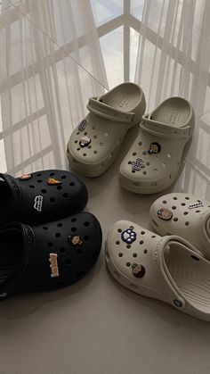 Crocs Bag, Crocs Aesthetic, Crocs Fashion, Dr Shoes, Pretty Shoes Sneakers, Shoe Wishlist, Hype Shoes, Girly Shoes, Shoe Inspo