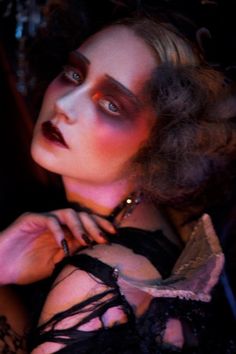 /// 1920 Makeup, 1930s Makeup, 20s Makeup, Maquillage Goth, Circus Makeup, 1920s Makeup, Romantic Makeup