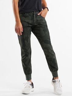 Lightweight Recycled Polyester Bottoms For Outdoor, Lightweight Recycled Polyester Outdoor Bottoms, Sporty Green Joggers For Outdoor Activities, Go-dry Recycled Polyester Bottoms For Hiking, Recycled Polyester Activewear With Elastic Waistband For Hiking, Green Recycled Polyester Bottoms For Outdoor, Stretch Recycled Polyester Bottoms For Hiking, Relaxed Fit Nylon Joggers For Outdoor, Versatile Outdoor Bottoms In Recycled Polyester