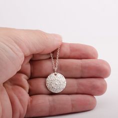 Ce pendentif Mandala Étoile est fait à la main en argent sterling 925. Ce bijou pour femmes a été conçu, fabriqué et coulé en argent pur à 92,5% dans mon atelier.
Manifestez la puissance de votre intention!
Diamètre: approx 3/4 po (20 mm)
Le pendentif est suspendu à une jolie chaîne en argent sterling.
 Chaîne: choisissez votre grandeur 
Assortissez-le aux boucles d'oreilles Mandala Étoile pour un cadeau parfait! Hammered White Gold Jewelry For Gift, Hammered Sterling Silver Jewelry, Hammered White Gold Jewelry Gift, Sterling Silver Hammered Jewelry Gift, Hammered Sterling Silver Jewelry For Gifts, Hammered Sterling Silver Jewelry Gift, Silver Handmade Round Disc Necklace, Sterling Silver Hammered Necklaces For Anniversary, Sterling Silver Hammered Necklace For Anniversary