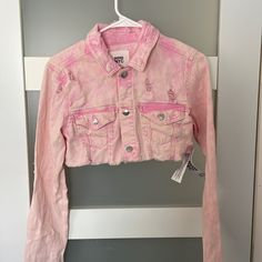 Madden Nyc Pink Crop Denim Jacket Size M Fitted Cotton Cropped Jacket For Streetwear, Casual Fitted Cropped Jacket For Streetwear, Fitted Casual Cropped Jacket For Streetwear, Spring Fitted Cotton Cropped Jacket, Fitted Cotton Cropped Jacket For Spring, Trendy Cropped Pink Outerwear, Trendy Pink Cropped Outerwear, Pink Denim Outerwear For Streetwear, Trendy Cotton Denim Jacket