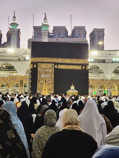 a large group of people standing in front of a black and gold kabab