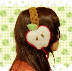 Crochet Clothes And Accessories, Apple Earmuffs, Christmas Crochet Accessories, Twee Accessories, Crochet Headband Ideas, Ear Muffs Crochet, Crochet Apple Pattern, Apple Sewing, Crochet Ear Muffs