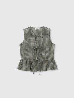 Composition : 100% CottonColor : GreenCountry of Origin : Republic of Korea Vintage Spring Vest Outerwear, Spring Cottagecore Sleeveless Top, Spring Vintage Vest, Spring V-neck Retro Vest, Vintage Patchwork Sleeveless Top, Thrift Inspiration, Korean Blouse, Soft Outfits, Statement Tops