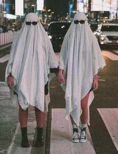 Ghost trendy costume Ideas For Halloween Party, Diy Halloween Costume Ideas, Costume Ideas For Halloween, Diy Halloween Costume, Ideas For Halloween, Halloween Costume Ideas, Diy Halloween, Costume Ideas, Last Minute