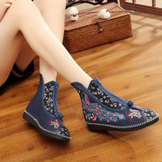 Flat-bottomed Spring and Summer Single-boot Ethnic Embroidered Shoes Casual Boots With Floral Embroidery And Round Toe, Blue Bohemian Boots With Round Toe, Bohemian Blue Boots With Round Toe, Blue Bohemian Round Toe Boots, Blue Embroidered Spring Boots, Blue Embroidered Boots For Spring, Bohemian Embroidered Boots With Round Toe, Bohemian Embroidered Round Toe Boots, Traditional Boots With Floral Embroidery And Round Toe