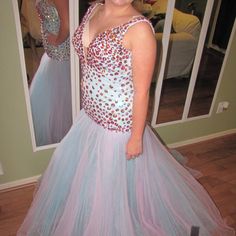 This Is A Sherri Hill Mermaid Style Gown With Stunning Stones On The Bodice. It Is Brand New With Tags. Color Is Aqua. It Is A Size 6. Sherri Hill, Sherri Hill Dresses, Mermaid Gown, Aqua Color, Mermaid Fashion, Bodice, Prom, Mermaid, Prom Dresses