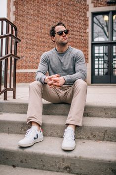 White Converse Outfit Men, Veja Men, Apl Sneakers, All White Shoes, White Shoes Outfit, White Converse Outfits, Mens Wardrobe Essentials, White Sneakers Outfit