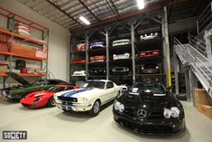 there are many cars in the garage together