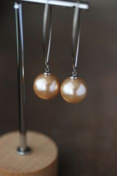 Lovely earrings with delicate cream beige colore pearl coated acrylic 14 mm beads, small stainless steel beads-connectors and stainless steel V shape long earring hooks. Perfect earrings for everyday wear! *The total lenght of earrings is about 58 mm including earring hooks. Other earrings of my shop you can see here: https://www.etsy.com/shop/NaTavelli?section_id=13757927  Thanks for visit. Elegant Beige Nickel-free Earrings, Earring Long, Long Earring, Beads Earrings, Pearl Cream, Earrings Elegant, Long Dangle Earrings, Earrings Minimalist, Cream Beige