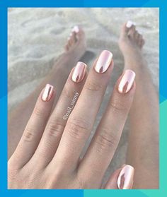 Manucure chromée : rose métal #granvillebarley1982 Gold Manicure, Chrome Manicure, Rose Gold Nails Design, Gold Nail Polish, Gold Nail Designs, Trendy Nail Art Designs, Spring Nail Colors, Gold Nail