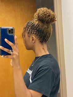 Locs Haircut For Women, Short Microlocs Styles For Women, Blonde Microlocs Black Women, Blond Microlocs, Micro Locs With Curly Ends, Braided Microlocs, Brown Microlocs, Sister Locs Sisterlocks Styles, Blonde Microlocs