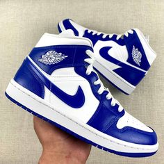 Shoes Jordan 1, Sandals Design, Dr Shoes, Nike Shoes Girls, Nike Fashion Shoes, Preppy Shoes, Jordan Shoes Girls, Pretty Shoes Sneakers, Blue White Top