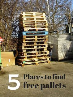 a pile of wooden pallets with the words 5 places to find free pallets