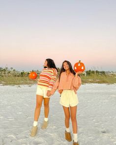 Pumpkin Beach Pictures, Beach In The Fall Outfit, Beach Fall Photoshoot, Florida Fall Aesthetic, Fall Beach Pics, Two Friends Painting