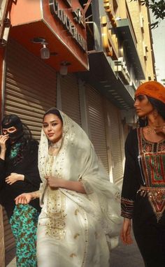 Middle Eastern Culture, Arabian Women, Arabian Beauty, Arab Beauty, Arab Fashion, Arab Women, Traditional Attire, Brown Girl