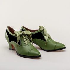 American Duchess: Lucille Women's Edwardian Oxfords (Green/Black) American Duchess, Fashion Shoes Boots, Satin Shoes, Gothic Outfits, Black American, Green Shoes, The 20th Century, It's Hard, Womens Oxfords