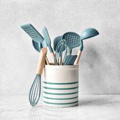 kitchen utensils in a cup on a counter