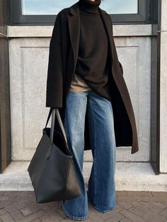 6 Cargo Pant Outfits That Are So Chic | Who What Wear UK Cold Weather Evening Outfits, Unpolished Casual, Outfits For Tall Women, Modern Minimalist Fashion, Stile Casual Chic, Wide Leg Jeans Outfit, Look Boho Chic, Look Jean, Jean Trends