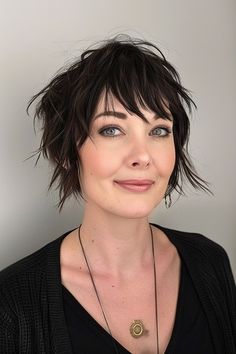 34 Trendy Choppy Bob with Bangs for a Modern Beachy Style Choppy Bobs With Bangs, Bob Cuts With Bangs, Wispy Shag, Bixie Haircut, Choppy Bob With Bangs, Choppy Bobs, Bobs With Bangs, Long Bob With Bangs, Layered Bob With Bangs