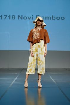 Simple confidence Material: Bamboo fiber textile Technique: Batik & Ecoprint Brown Colour: Tingi Leaves print: Lanang leaves Date show: Nov 26th 2021 @1719novibamboo x JIMYKA Jogja Fashion Week @1719novibamboo collaborated with students of #ust Yogyakarta. We explore batik ecoprint using the bamboo natural fiber with natural green 'mongkrong' colour. #jfw #jfw2021 #jfwofficial #novibamboo #1719novibamboo #1719today #novibamboo1719 #fashionshow #warlami #ecoprint #naturalcolour #fashion Ecoprint Fashion, Batik Ecoprint, Portfolio Cover Design, Eco Print, Sewing Machine Basics, Batik Fashion, Textiles Techniques, Leaves Print, Fibres Textiles