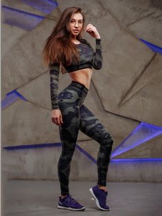 Sporty Camouflage Tops For Sports, Fitted Camouflage Leggings For Sports, Camouflage Fitted Activewear For Gym, Sporty Stretch Camouflage Activewear, Camouflage Activewear For The Gym, Camouflage Stretch Sporty Activewear, Camouflage Moisture-wicking Activewear For Workout, Casual Fitted Camouflage Leggings, Stretch Camouflage Activewear For Gym