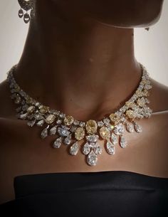 Jewellery Fashion Shoot, Jewelry Cartier, Bridal Diamond Necklace, Jewellery Photography Inspiration, Diamond Jewelry Set, Fancy Jewelry Necklace, Expensive Jewelry Luxury, Bridal Diamond Jewellery, Diamonds Jewelry