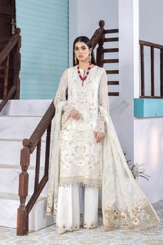 Flossie Summer White (A) Safeera Chiffon Vol 10 2022 White Shalwar Kameez, Party Wear For Women, Pakistani Designer Clothes, Chiffon Sleeves, Organza Sleeves, Pakistan Fashion, Chiffon Collection, Embroidered Chiffon, Luxe Wedding