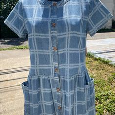 New With Tags 100% Cotton Knee Length Wood Looking Button-Down Crew Collar Full Skirt With Two Front Pockets Small-6-6x Medium 7-8 Large 10-12 Small- Length 26” Bust 13.5” Waist 14” Skirt 12.5” Top 13.5” Large-10-12 Length 32” Bust 16” Waist 15 1/2” Skirt 15 1/2”L Neck To Waist 16 1/2” Sleeves 5 1/2” Medium-7-8 Length 30” Bust 14” Waist 14.5” Skirt 15” Top 15” Sleeves 5” Blue Checkered Dress, Plaid Overall Dress, Denim Pinafore Dress, Fox Dress, Denim Pinafore, Long Sleeve Cotton Dress, Skater Style Dress, Flannel Dress, Checkered Dress