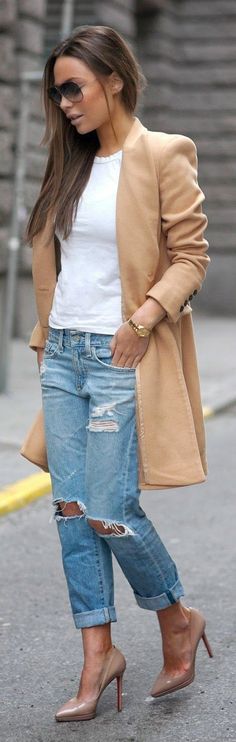 The Camel Coat with Tee White or Destroyed Blue Skinny and Nude Heels Pumps by Johanna Olsson Street Style Jeans, Winter Ideas, Boyfriend Jean, Street Style Trends, Fashion Winter, Inspired Outfits