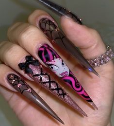 Monster High Nails Draculaura, Monster High Nails Acrylic, Goth Barbie Nails, Monster High Nail Art, Draculaura Nails, Sakura Nails, Nail Designs For Halloween, Cute Halloween Nail Designs, Monster High Nails