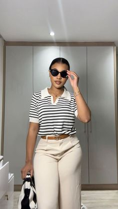 What To wear this monday? Take inspiration of this super simple yet elegant business outfit: stripes, top, beige trousers | pants , brown belt, sunglasses, simple jewerly Corporate Baddie Summer Outfits, Office Baddie, Corporate Baddie Outfits, Professional Outfit, Office Clothes, Conservative Fashion, Outfit 2023