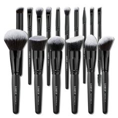 Unleash your inner artist with our 16pcs black makeup brushes set, a perfect blend of functionality and sophistication. The kit includes 6 face brushes for flawless skin makeup and 10 detail brushes for eye, brow, and lip design. Makeup Brush Sets, Brushes For Makeup, Makeup Brushes Set, Teen Makeup Products, Brush Sets Makeup, Make Up Brushes, Makeup Products Brushes & Tools, Dark Academia Makeup, Academia Makeup