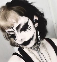 Alternative Makeup Goth, Goth Corpse Paint, Scary Goth Makeup, Which Make Up For Halloween, Emo Clown Outfit, Corpse Paint Ideas, Corpse Makeup, Corpse Paint Makeup