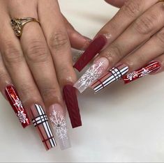 Nails For Christmas 2022, Gel Nails For Christmas, Cute Nails For Christmas, Acrylic Nails For Christmas, Cute Nails Inspiration, Christmas Design Nails, Nails Inspiration Christmas, Red Nails For Christmas, Christmas Lights Nails