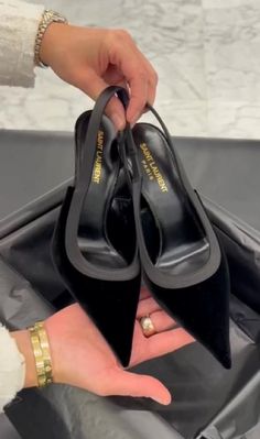 Fashion Shoes Heels, Dr Shoes, Shoes Heels Classy, Heels Classy, Elegant Shoes, Fancy Shoes, Shoe Inspo, Girly Shoes, Hype Shoes