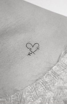 50 Best Small Travel Tattoos Ideas That Will Inspire Inner Wanderers | Unique & Cute Travel Tattoo Ideas Hawaii Tattoos, Tato Minimal, Minimal Tattoo Design, Tattoo Feminina, Friend Tattoos, Tattoo Trends