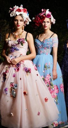 Dolce And Gabbana Alta Moda, Streeet Style, Flower Bra, Dolce Gabbana Alta Moda, Fairytale Gown, Flowers Fashion, Gabbana Dress, Boda Mexicana, African Clothing Styles