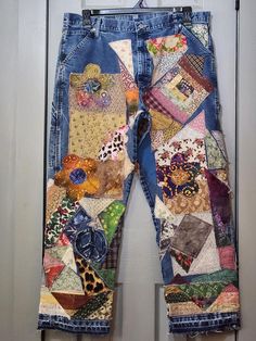 . Pants With Patches, Bell Bottom Jeans 70s, 70s Hippie, Hippie Style Clothing, Patchwork Jeans, Upcycle Jeans, Hippie Bohemian, Fabric Bags, Vintage Fabric